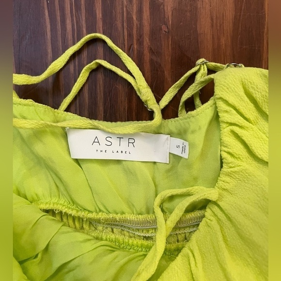 ASTR THE LABEL REVOLVE Fiona Smocked Top in Lime Green/Bright Yellow - Picture 5 of 8